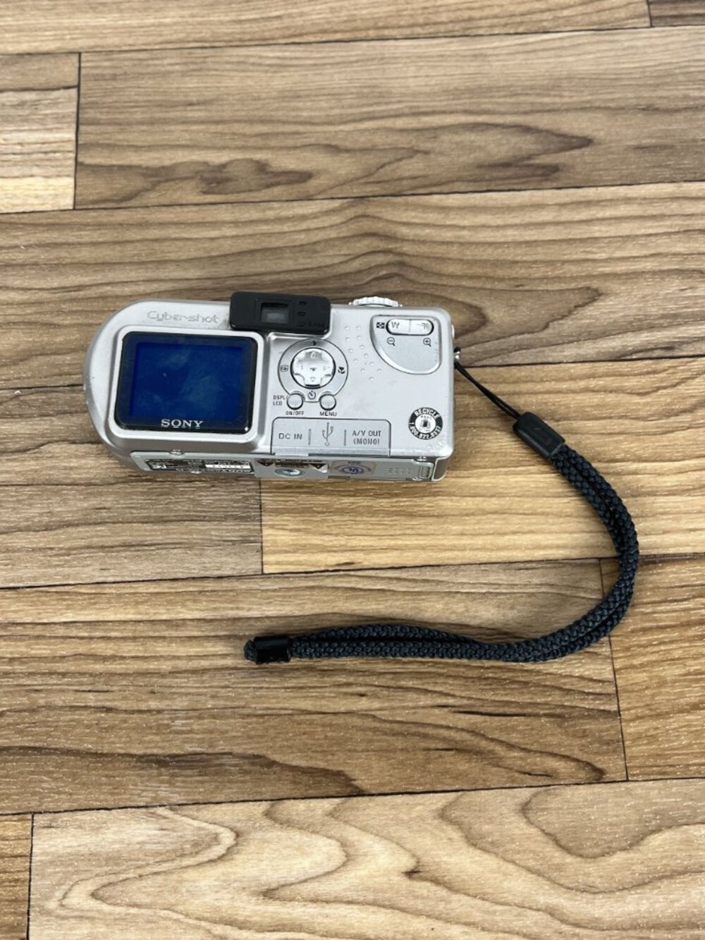 Sony Cyber-shot DSC-P9 4.0MP Digital Camera - Silver No Charger - Picture 9 of 10